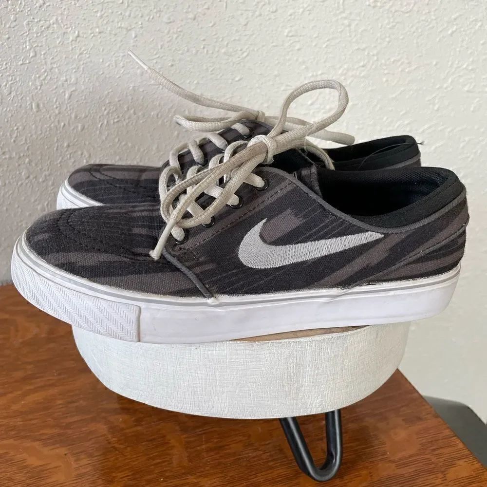 Nike Stefan Janoski Skateboarding Sneakers Size 4Y EUC